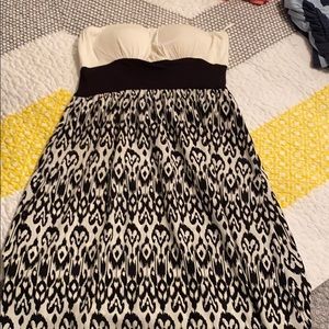 Cute sleeveless dress with light padding